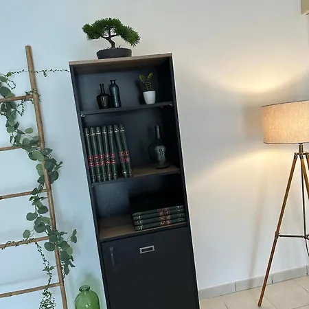 De Charles アパート